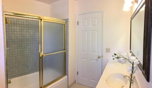 The Sonoma Grape Escape 4 BD and 2,5BA Wineries Nearbyにあるバスルーム