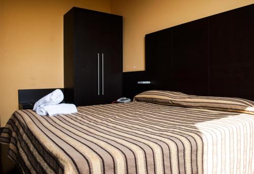 Una cama o camas en una habitación de Vercelli Palace Hotel