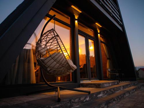 a basket hanging outside a window of a building at Cabana VeMont in Petru Vodă