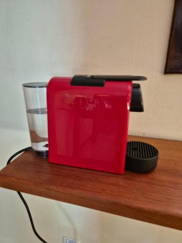a red toaster sitting on top of a counter at Solar de Pipa Prime - Frente piscina in Pipa