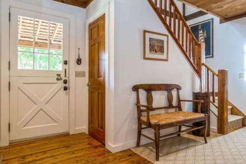 Gambar di galeri bagi Historic Home with Pool in Westhampton di Westhampton