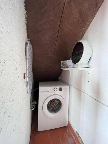 a washer and dryer in a corner of a room at Casa Caya in San Juan de la Rambla
