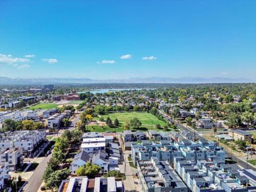 Foto dalla galleria di Bright & Modern Townhome Near Empower Field! a Denver