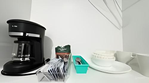 Η κουζίνα ή μικρή κουζίνα στο Private Rooms close to Miami Airport - Free parking - 01