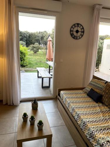 Ένα ή περισσότερα κρεβάτια σε δωμάτιο στο Villa Léonie