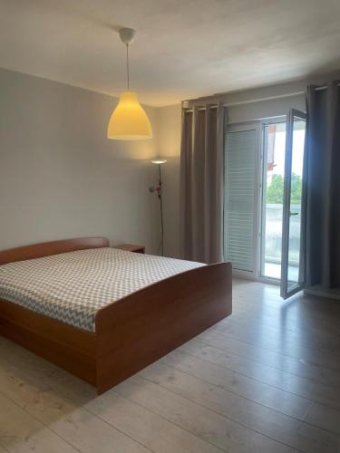 Apartment 10 min walk to center