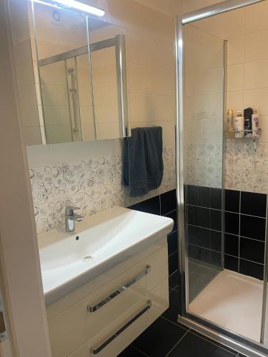 Apartment 10 min walk to center