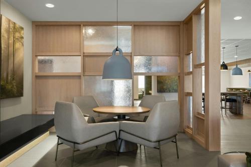 a dining room with a table and chairs at Fairfield by Marriott Inn & Suites Kokomo in Kokomo