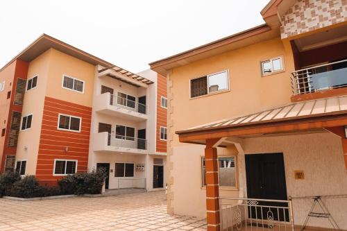 an apartment building with a courtyard in front of it at New 2Bed RealShala-Adjiringanor in Ashalebotwe