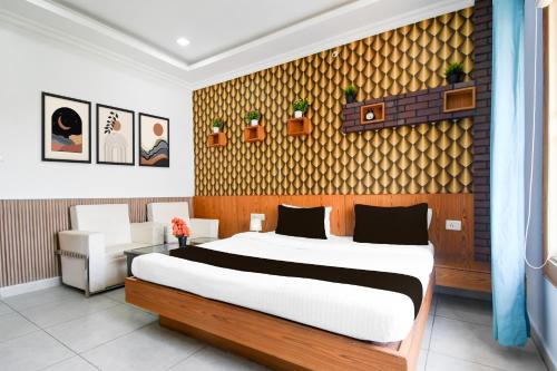 Ένα ή περισσότερα κρεβάτια σε δωμάτιο στο Hotel O KK Inn