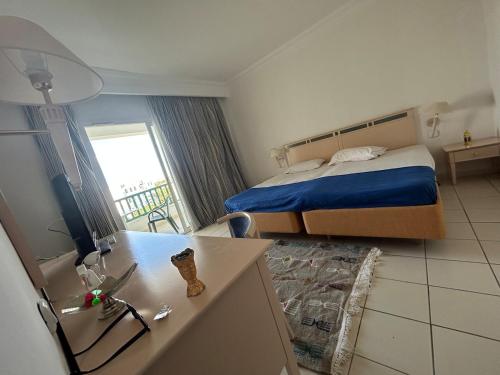 Postel nebo postele na pokoji v ubytování Yasmina Hotel Appartment
