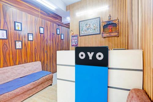 Ένα ή περισσότερα κρεβάτια σε δωμάτιο στο Hotel O K. P. Luxurios