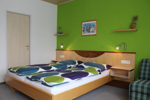 Postel nebo postele na pokoji v ubytování Gästehaus Karassowitsch