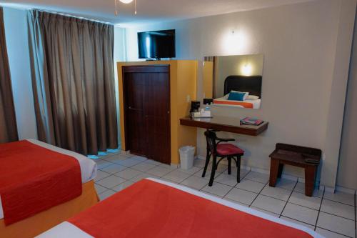 a hotel room with a bedroom with a desk and a bed at Howard Johnson by Wyndham Guanajuato Leon Avenida in León