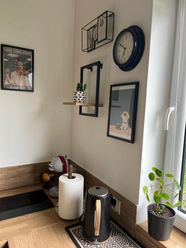 a room with a clock on the wall and a table at Baza na Roztoczu - domek w Majdanie Sopockim in Majdan Sopocki
