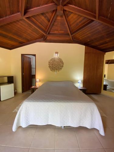 a bedroom with a large bed and a chandelier at Apoemar in Conde