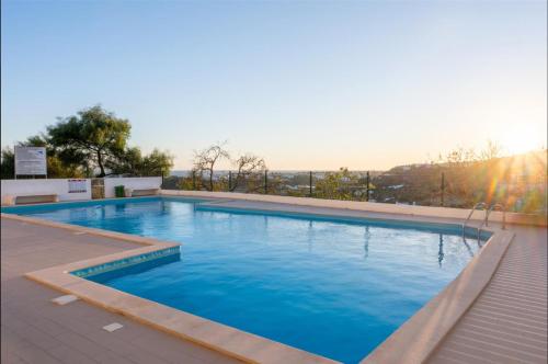 Sunny 3-Bedroom Apartment