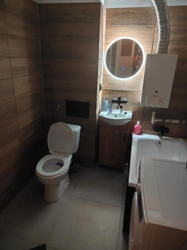 Całe mieszkanie 2 pokojowe,super lokalizacja ,w wieżowcu z pięknym widokiem,2 duże łóżka,i 1 jednonosobowe