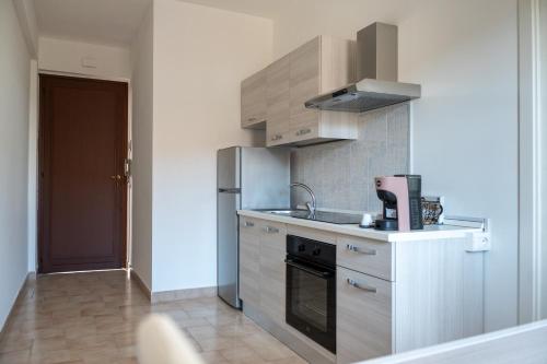 a kitchen with a sink and a refrigerator at Sapore di Sale in Margherita di Savoia