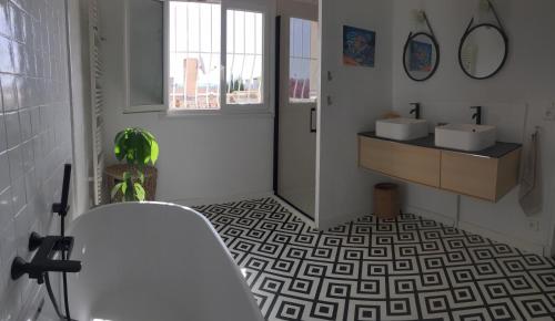 Photo de la galerie de l'établissement Le Paradis de Coralie-Duplex Coeur des Calanques, à La Ciotat