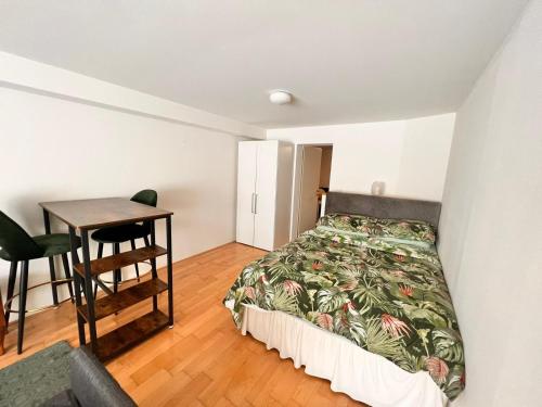 Studio 57 - two bus stops or 15 minutes walking distance to ESC event