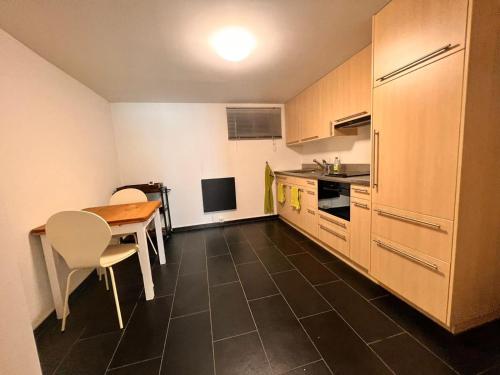 Studio 57 - two bus stops or 15 minutes walking distance to ESC event