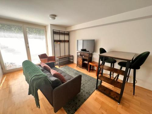 Studio 57 - two bus stops or 15 minutes walking distance to ESC event