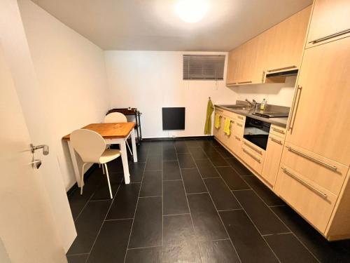 Studio 57 - two bus stops or 15 minutes walking distance to ESC event
