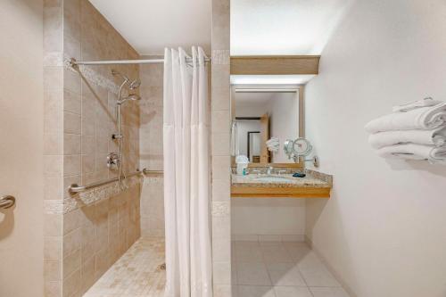 a bathroom with a shower and a sink at Best Western Plus Mill Creek Inn in Salem