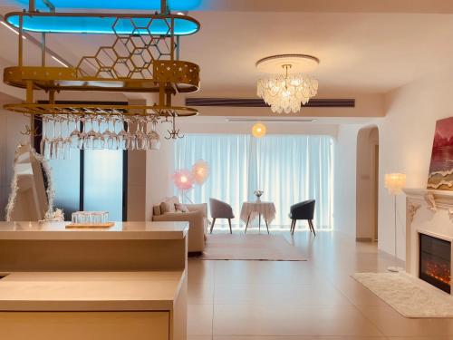 a kitchen and living room with a chandelier at 笑涡SmileNest Downtown Luxury Suite for 2-10 Guests, Zhangjiajie Attraction Ticket Service, Ideal for Couples, Families & Groups in Zhangjiajie