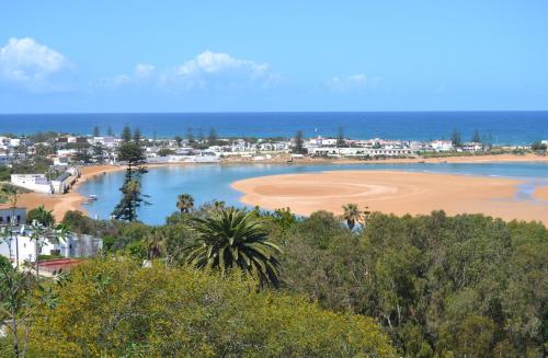 a view of a beach with houses and the ocean at Maison de la Lagune in Oualidia