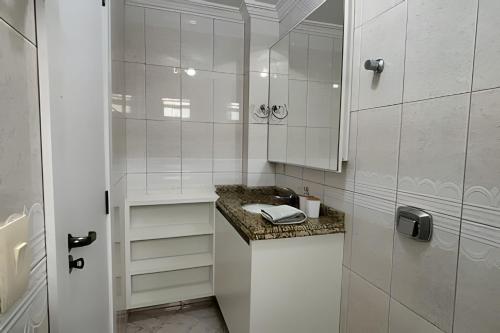 Koupelna v ubytování Apê amplo climatizado | Shopping e praia a 150m
