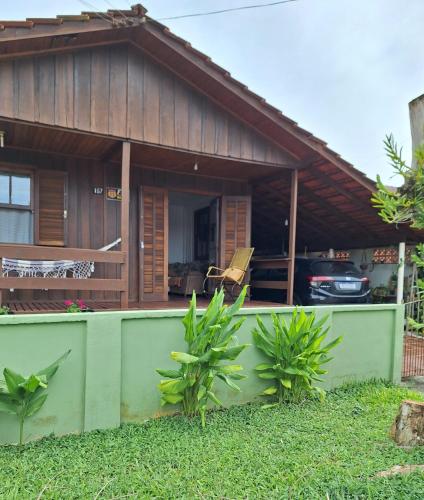 a house with a chair in the front of it at Casa da vó in Morretes