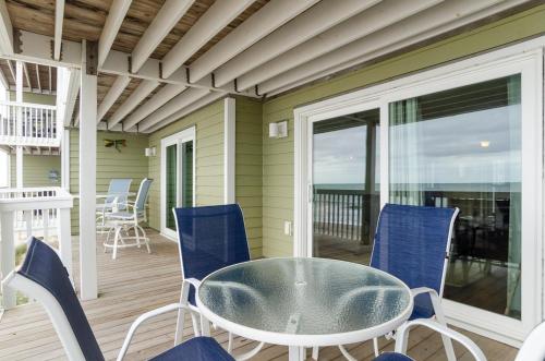Balkoni atau teres di Surfrider by Bryant Real Estate