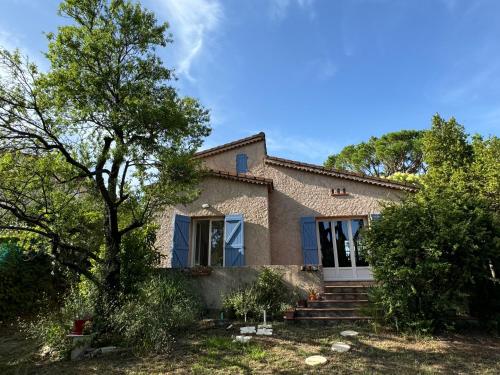 Cannes hills villa with garden and parking