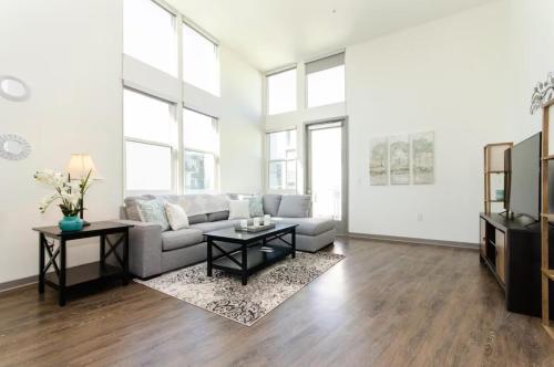 a living room with a couch and a tv at Charming 3 Bedroom Apartment with Pool Near San Diego Convention Center in San Diego