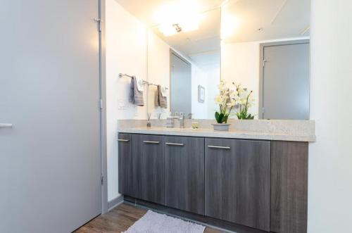 Φωτογραφία από το άλμπουμ του Charming 3 Bedroom Apartment with Pool Near San Diego Convention Center στο Σαν Ντιέγκο