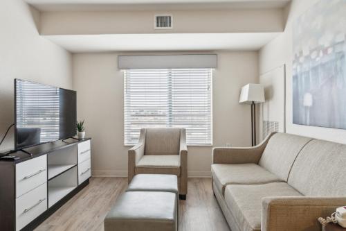 Una televisión o centro de entretenimiento en Simplicity At The Rim 1404 I Comfy 2 Bed 2 Bath