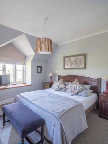 a bedroom with a large bed with a blue blanket at Bahía Coique in Futrono