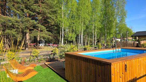 Πισίνα στο ή κοντά στο VIP VILLAGE Las Woda Rower - Podgrzewany Basen, Balia, Sauna
