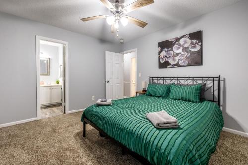 En eller flere senge i et værelse på No Place Like Homeplace