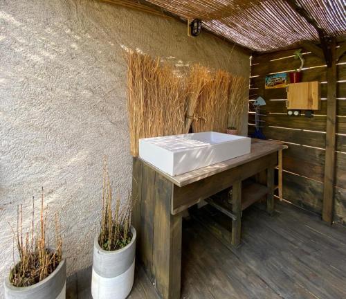 Bilik mandi di Gîte et Studios Les Barongères