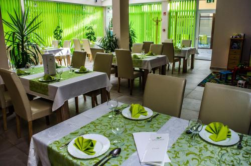 Restoran ili drugo mesto za obedovanje u objektu Viktória Wellness Hotel