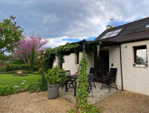 Taman di luar Gîte et Studios Les Barongères