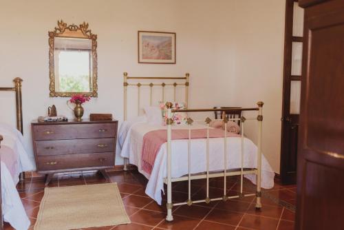 Una cama o camas en una habitación de Hacienda de Comodejé