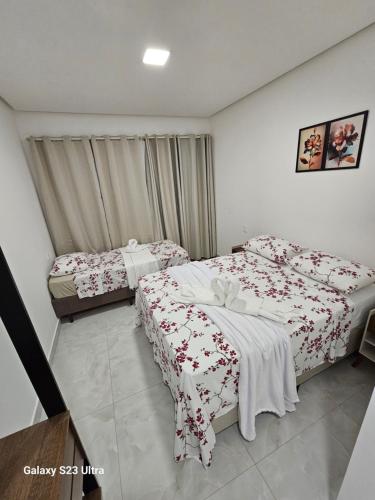 Ένα ή περισσότερα κρεβάτια σε δωμάτιο στο Hospedagens Rebouças