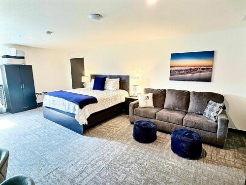 a hotel room with a bed and a couch at The 419 Ten-room Boutique In Sandusky in Sandusky