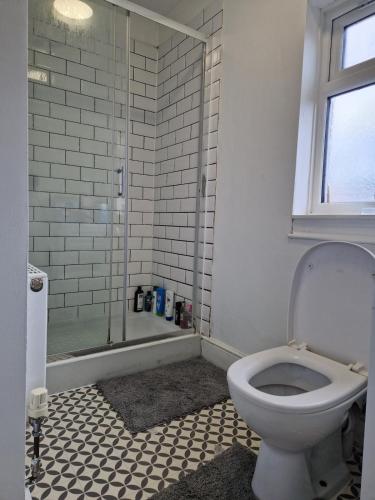 Ένα μπάνιο στο Spacious Luxury Room for working Professionals