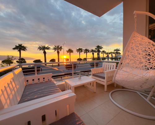 Vlorë - GGpremiumstays beachfront ApartHotel - 2 double bedrooms first line exclusive view with 2 balconies