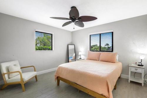 Gallery image of Cheerful home ready for your island getaway ON Mackle Park! 3 BED- 5 STARS! in Marco Island
